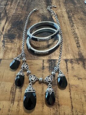 Silver-Tone Black Teardrop Pendant Necklace and Bangle Bracelet Set